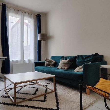 Modern 1 Bedroom Apartment Near The Metro. อีวรี-ซูร์-แซ็น ภายนอก รูปภาพ
