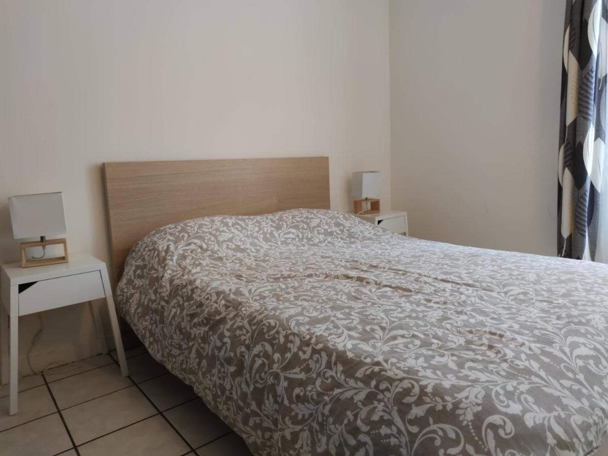 Modern 1 Bedroom Apartment Near The Metro. อีวรี-ซูร์-แซ็น ภายนอก รูปภาพ