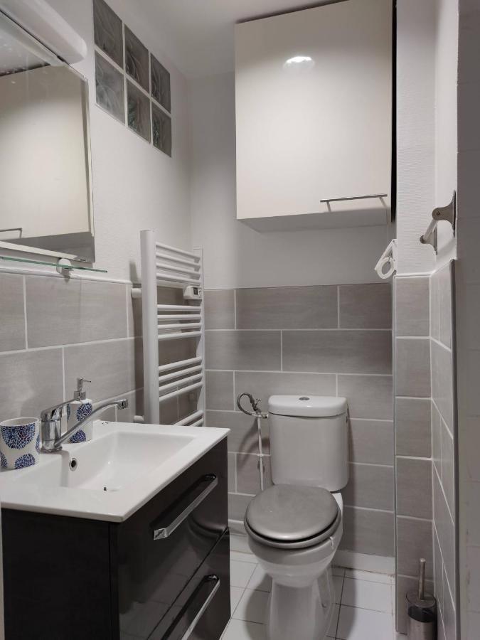 Modern 1 Bedroom Apartment Near The Metro. อีวรี-ซูร์-แซ็น ภายนอก รูปภาพ