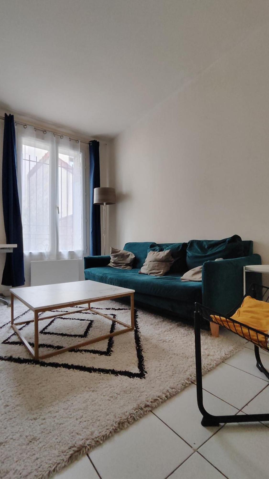 Modern 1 Bedroom Apartment Near The Metro. อีวรี-ซูร์-แซ็น ภายนอก รูปภาพ