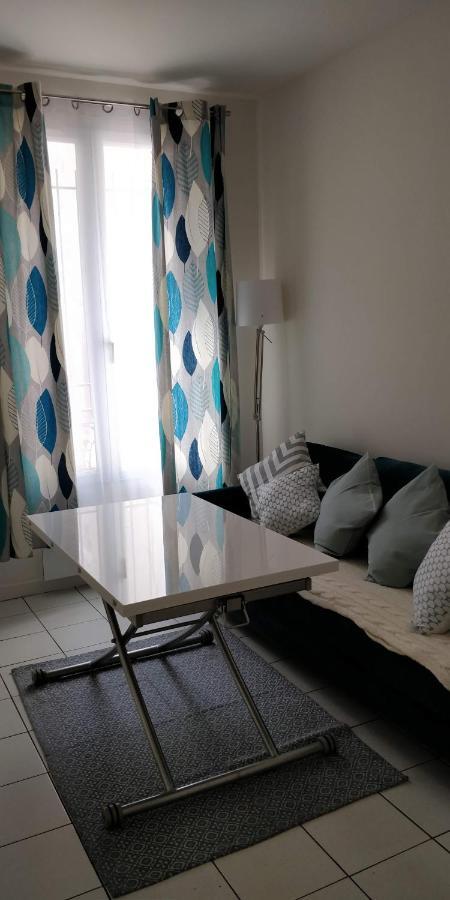 Modern 1 Bedroom Apartment Near The Metro. อีวรี-ซูร์-แซ็น ภายนอก รูปภาพ