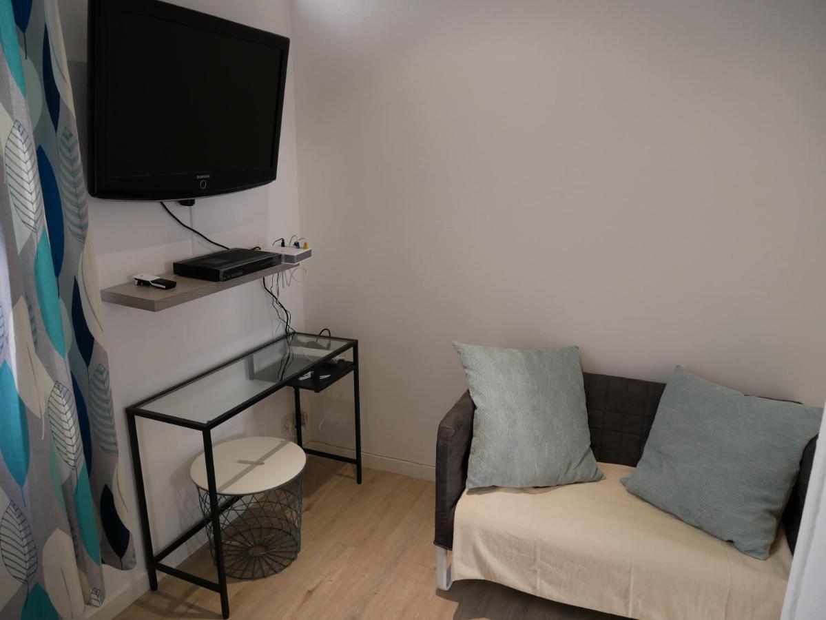 Modern 1 Bedroom Apartment Near The Metro. อีวรี-ซูร์-แซ็น ภายนอก รูปภาพ
