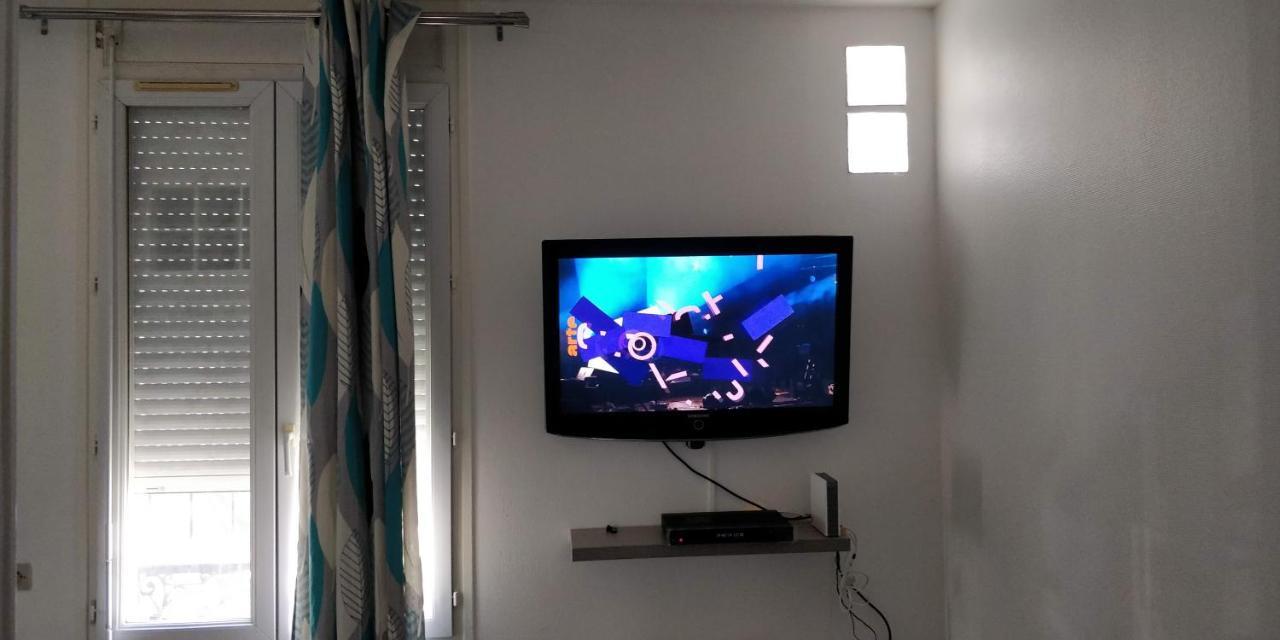 Modern 1 Bedroom Apartment Near The Metro. อีวรี-ซูร์-แซ็น ภายนอก รูปภาพ