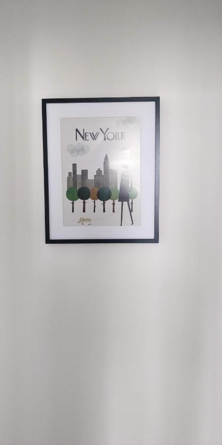 Modern 1 Bedroom Apartment Near The Metro. อีวรี-ซูร์-แซ็น ภายนอก รูปภาพ