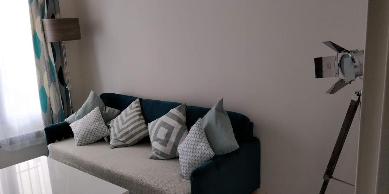 Modern 1 Bedroom Apartment Near The Metro. อีวรี-ซูร์-แซ็น ภายนอก รูปภาพ